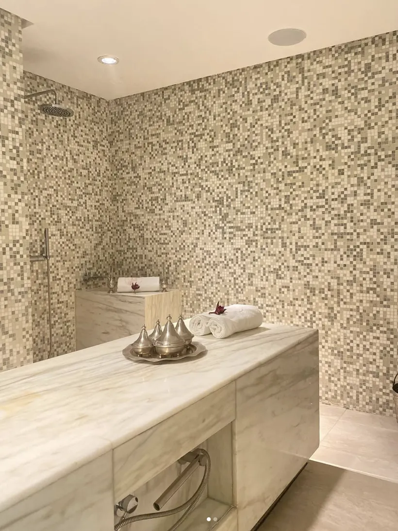 Le hammam en marbre de The Beauty Loft